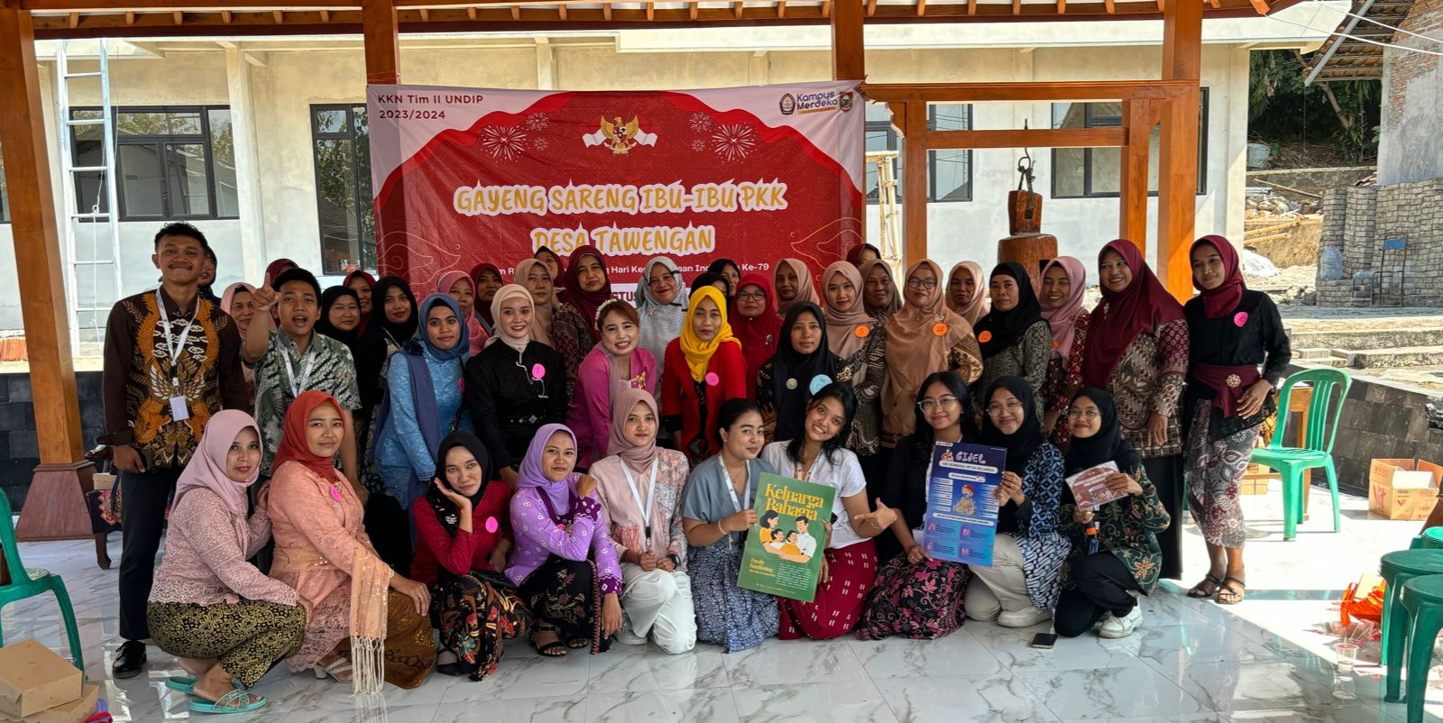 Gambar Berita Gayeng Sareng Ibu-Ibu PKK: Menyongsong Hari Kemerdekaan RI dengan Lomba Menghias Bekal Anak, Penyuluhan Keluarga, dan Keluwesan